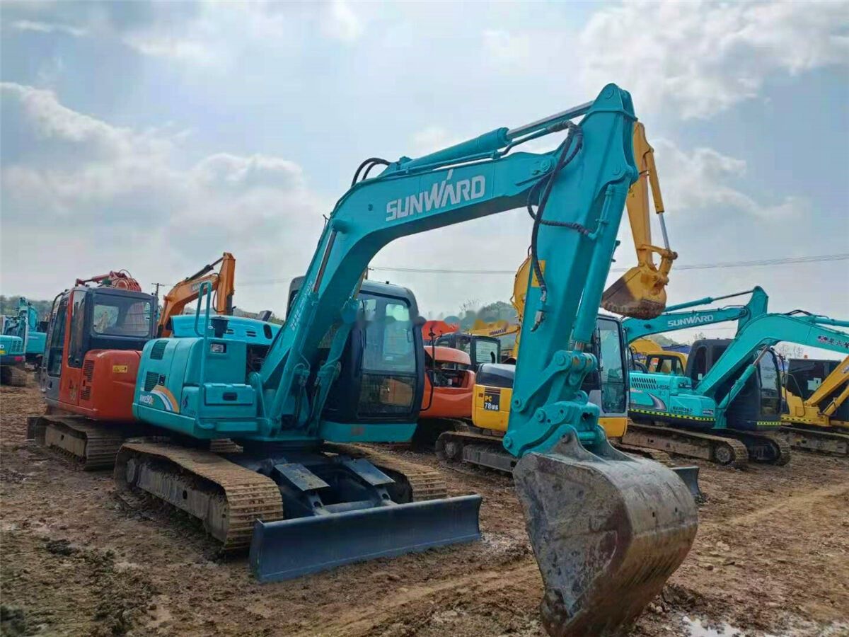 2010 Sunward SWE90 crawler excavator, front three-quarter view 2010 Sunward SWE90 crawler excavator, front three-quarter view