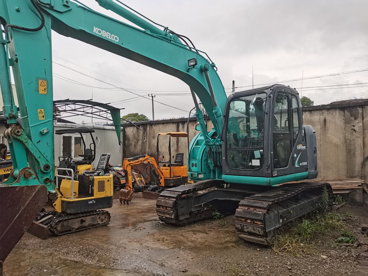 2015 Kobelco SK125SR crawler excavator, side view 2015 Kobelco SK125SR crawler excavator, side view