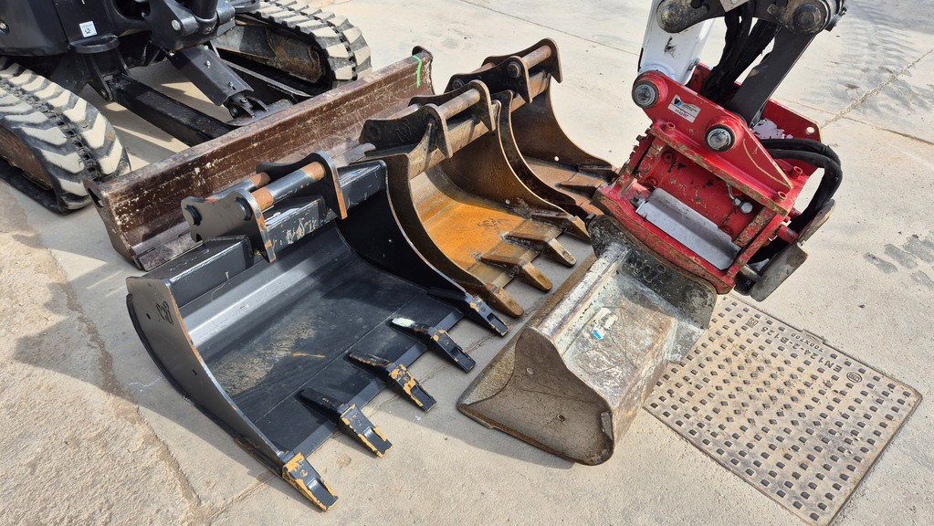 2021 Bobcat E35Z mini excavator buckets and tilt coupler