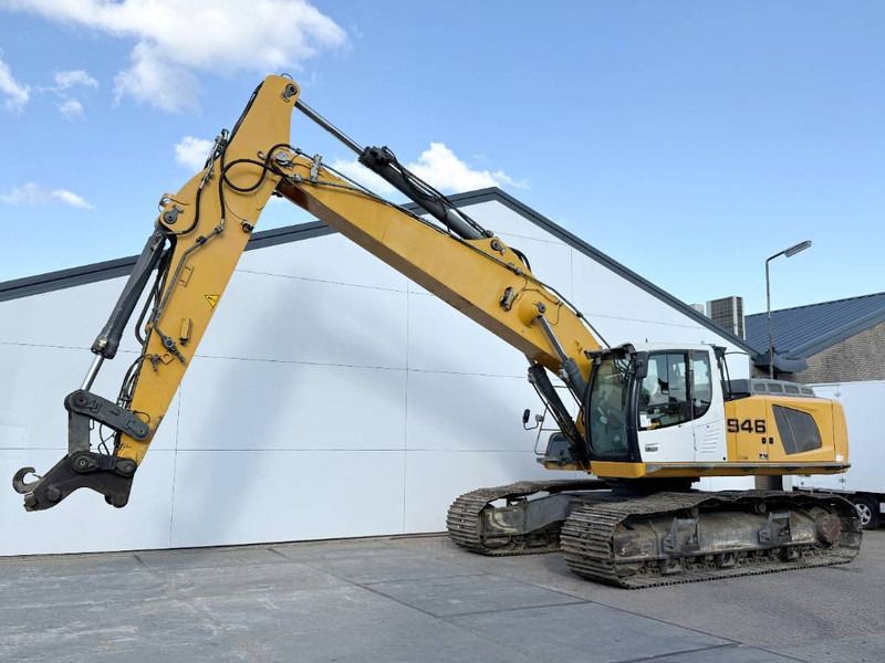 2014 Liebherr R946 SHD crawler excavator, side profile view 2014 Liebherr R946 SHD crawler excavator, side profile view