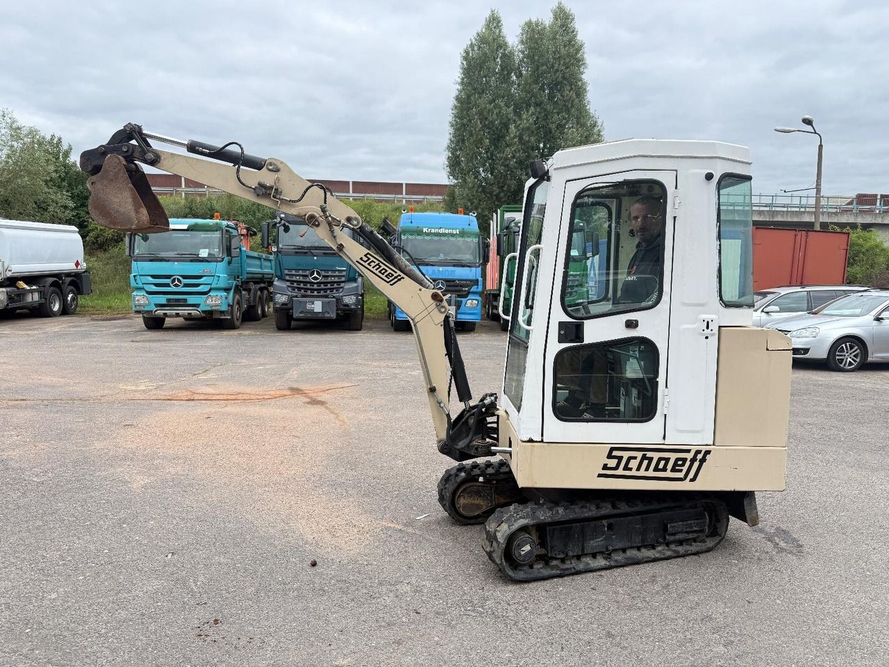 1995 Schaeff HR 12 mini excavator side view 1995 Schaeff HR 12 mini excavator side view