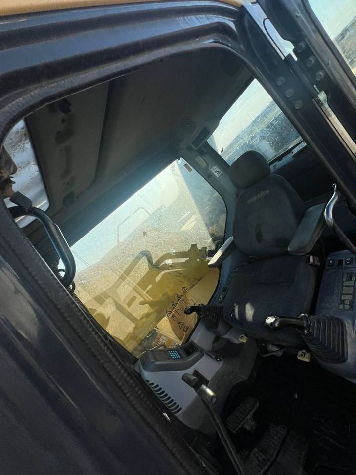 2005 Komatsu PC450LC-7 excavator interior cab view