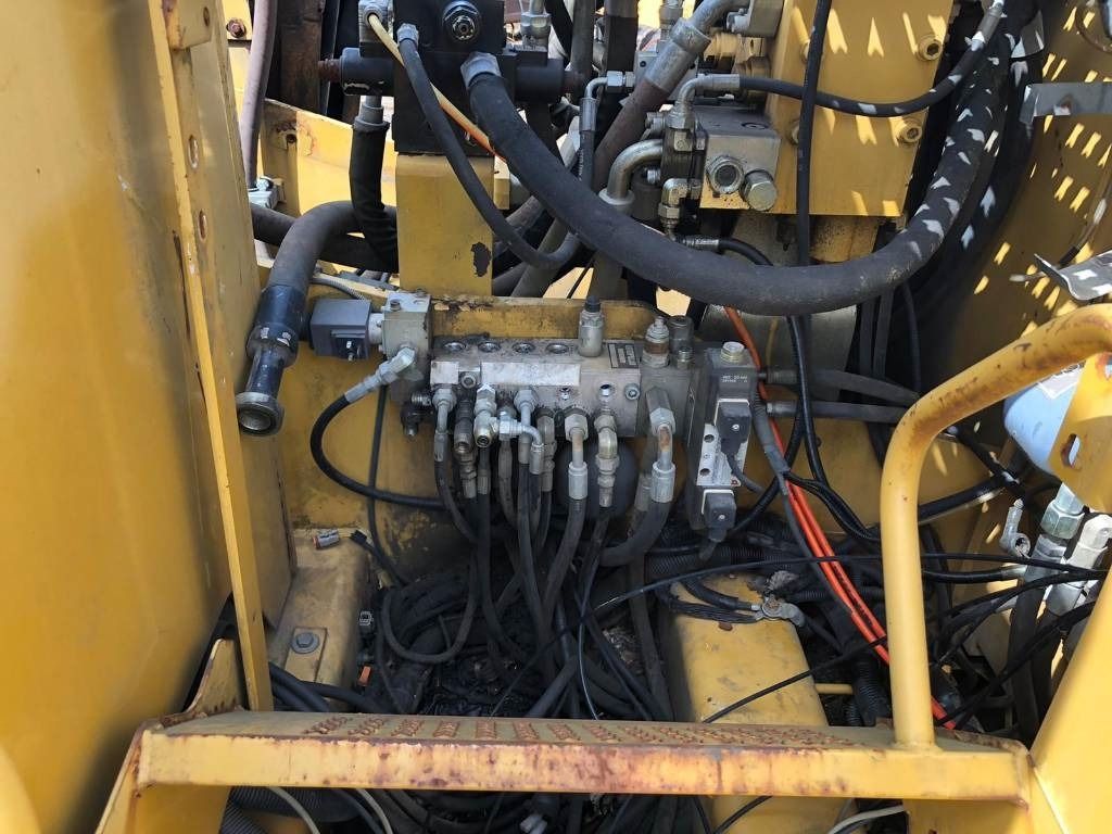 1999 Caterpillar M312 wheel excavator hydraulic system detail 1999 Caterpillar M312 wheel excavator hydraulic system detail