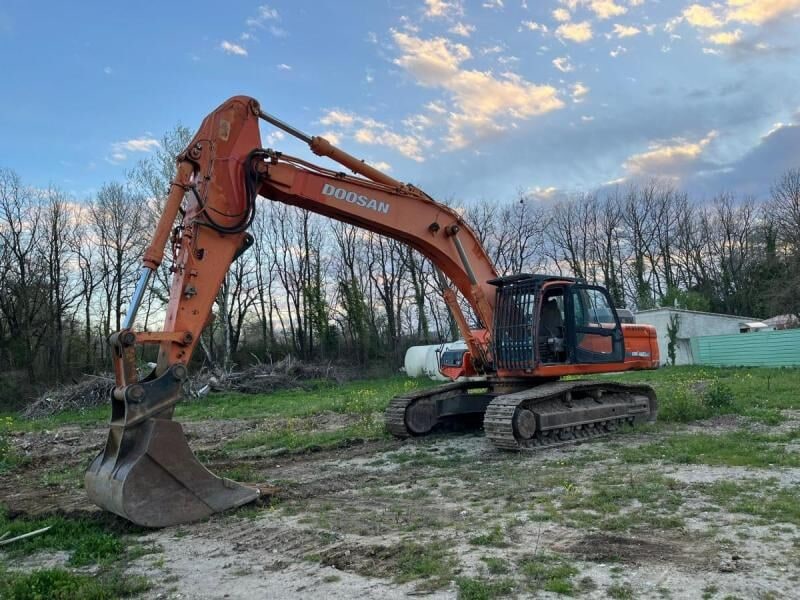 2009 Doosan DX420LC crawler excavator side view