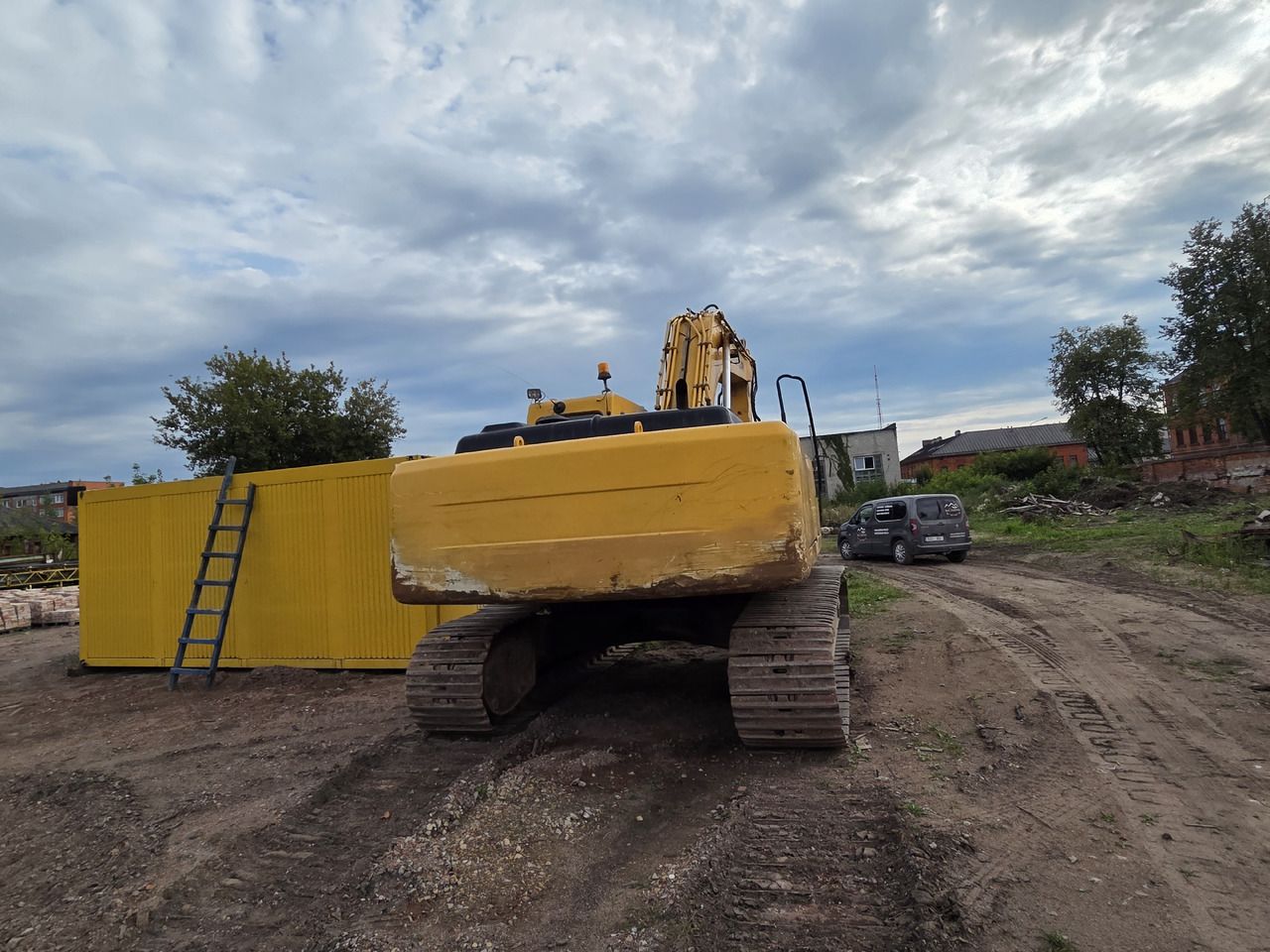 2006 Hyundai R290LC-7 crawler excavator, rear view