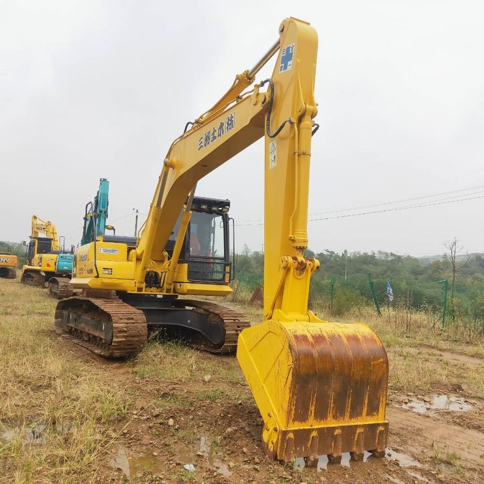 Pelle sur chenilles Komatsu PC200-8 2024, vue avant trois-quarts Pelle sur chenilles Komatsu PC200-8 2024, vue avant trois-quarts