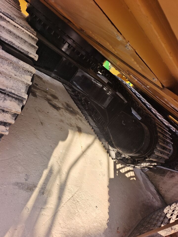 2025 Caterpillar 336D crawler excavator undercarriage view 2025 Caterpillar 336D crawler excavator undercarriage view