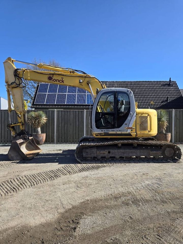 2006 New Holland E135SR-1E crawler excavator, side view 2006 New Holland E135SR-1E crawler excavator, side view