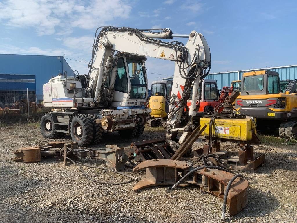 2010 Liebherr A900C ZW wheel excavator, side view with railway gear