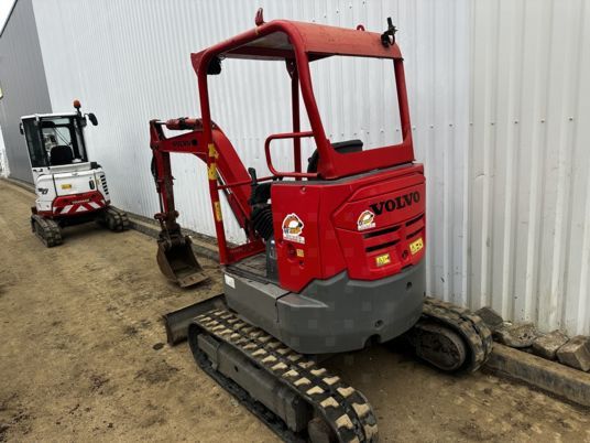 2017 Volvo ECR25D mini excavator rear view