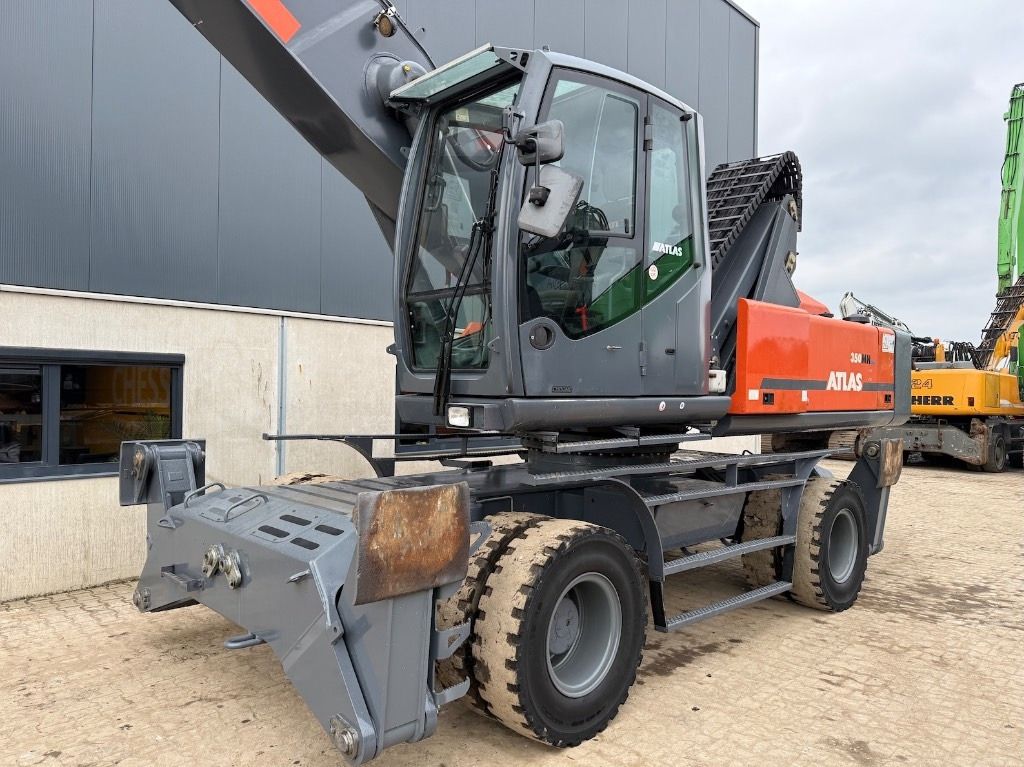 2018 Atlas 350MH material handler, side view 2018 Atlas 350MH material handler, side view