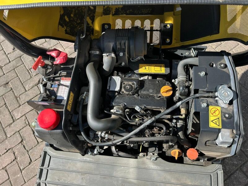 2016 Yanmar VIO10-2A mini excavator engine compartment view 2016 Yanmar VIO10-2A mini excavator engine compartment view