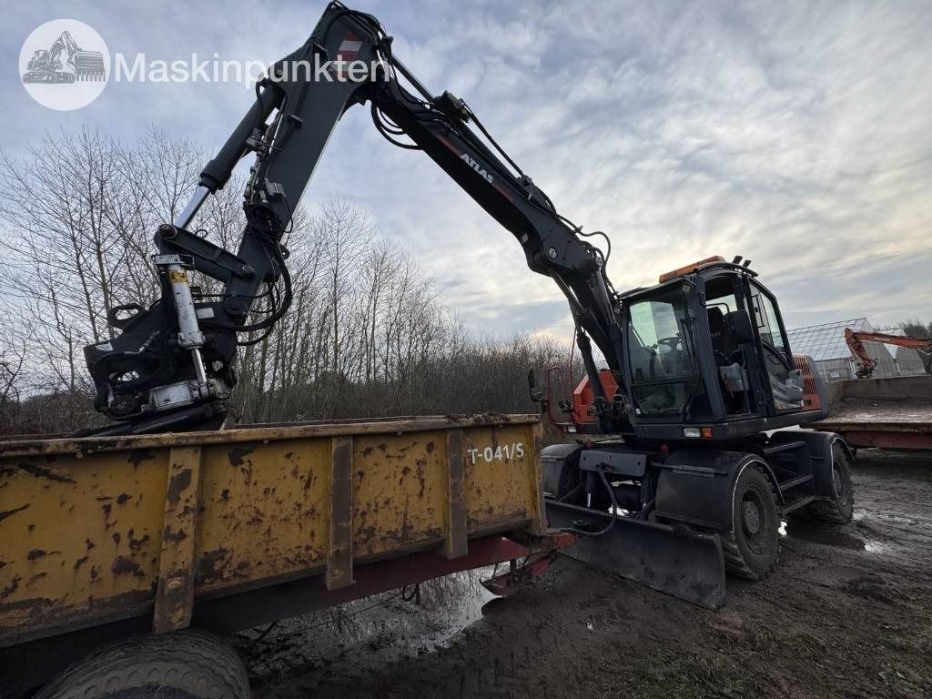 2014 Atlas 160W wheel excavator side view