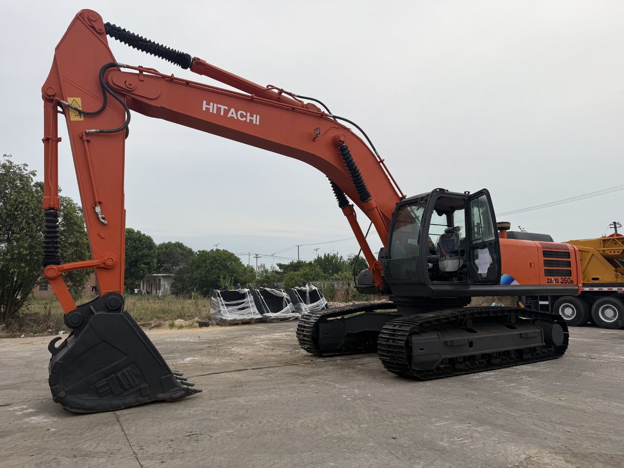 2024 Hitachi Zaxis 350H crawler excavator, side view 2024 Hitachi Zaxis 350H crawler excavator, side view
