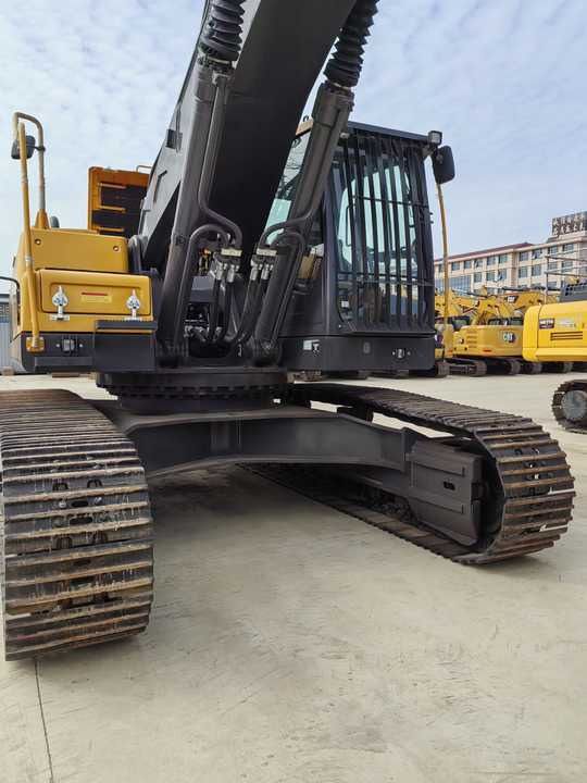2021 Volvo EC210 crawler excavator, side profile view 2021 Volvo EC210 crawler excavator, side profile view