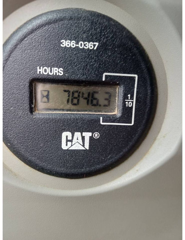 2018 Caterpillar 325F CR hour meter detail 2018 Caterpillar 325F CR hour meter detail