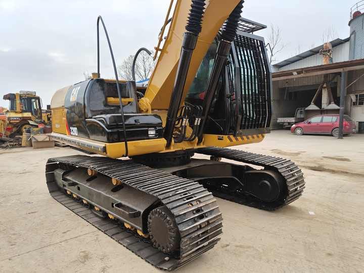 Гусеничный экскаватор Caterpillar 320D, 2020 г., вид сбоку Гусеничный экскаватор Caterpillar 320D, 2020 г., вид сбоку