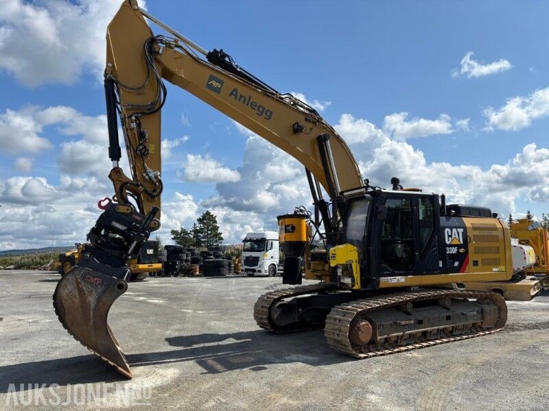 2018 Caterpillar 330F crawler excavator, side view 2018 Caterpillar 330F crawler excavator, side view
