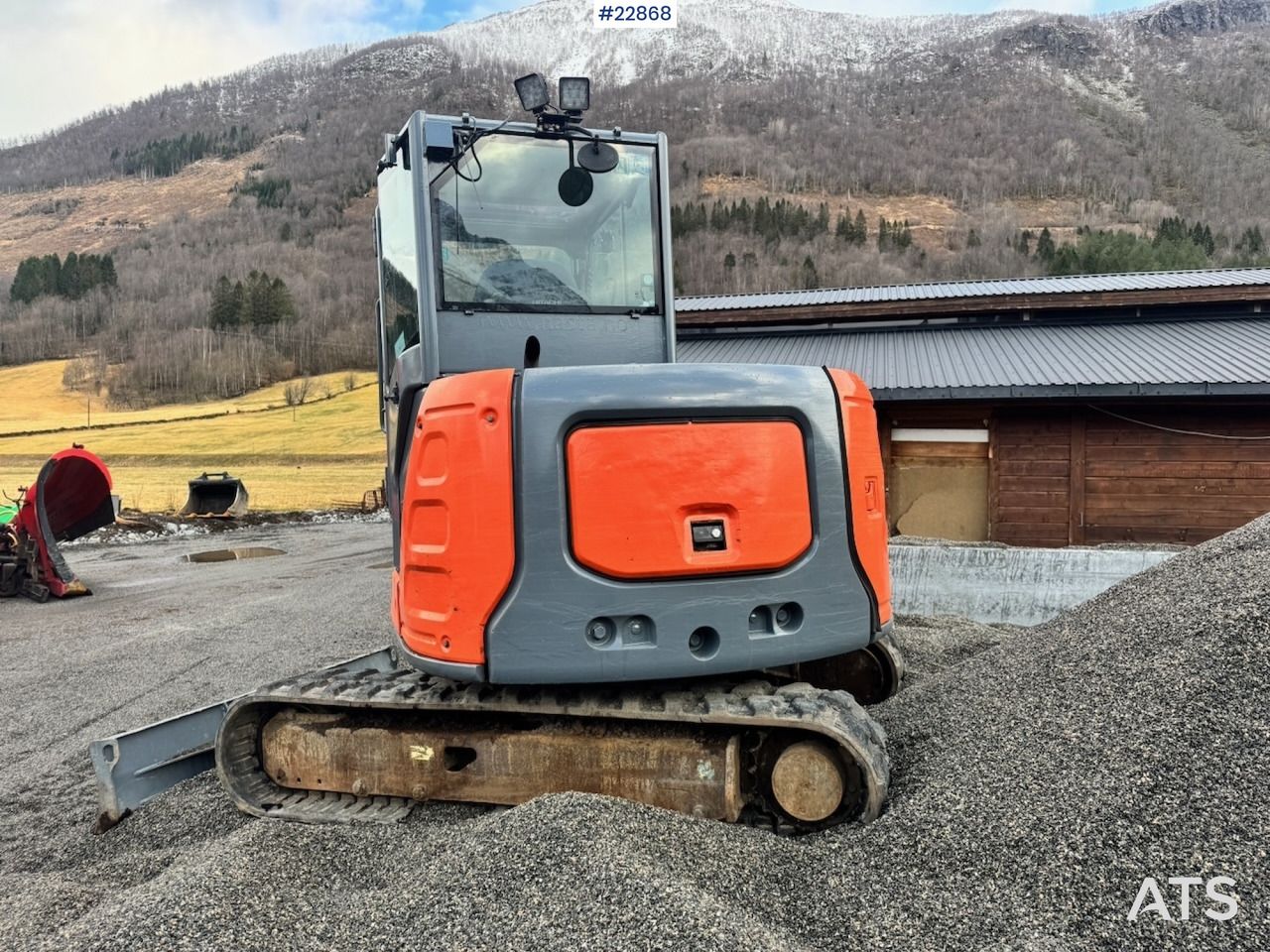2014 Hitachi ZX65USB-5A crawler excavator rear view 2014 Hitachi ZX65USB-5A crawler excavator rear view
