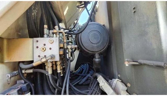 2008 Atlas TW270 material handler hydraulic system detail 2008 Atlas TW270 material handler hydraulic system detail