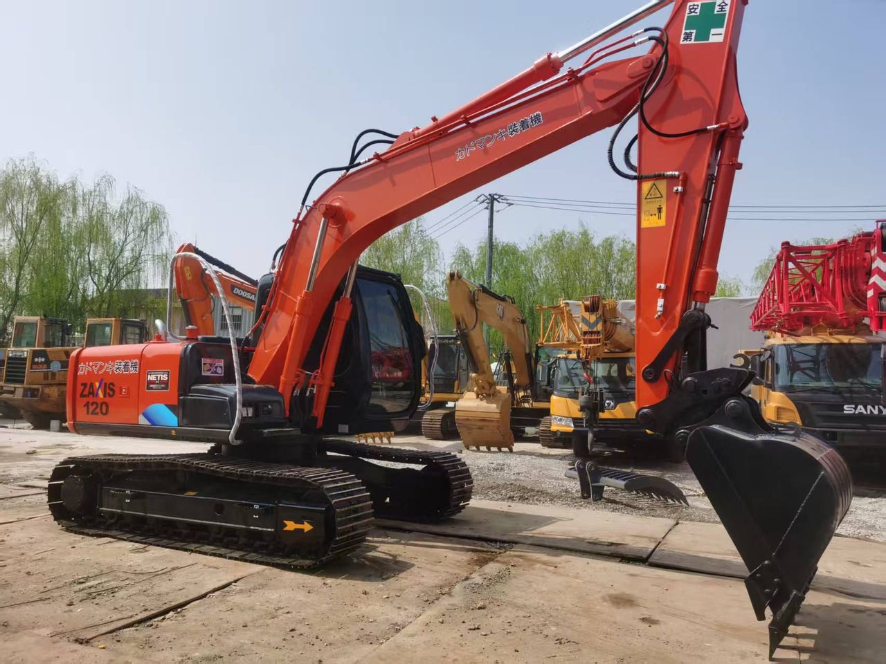 2016 Hitachi Zaxis 120 crawler excavator, side view