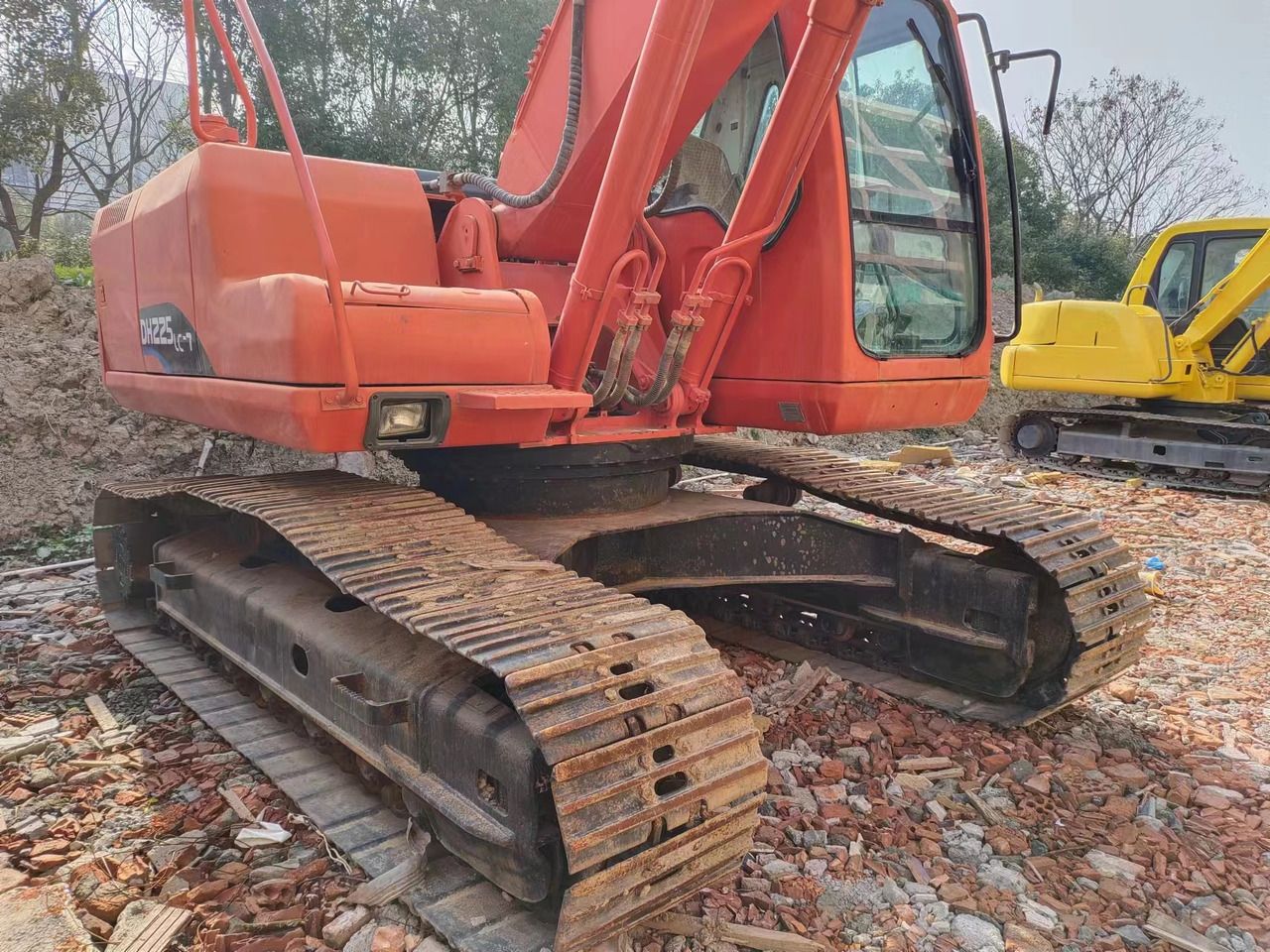 2018 Doosan DH225LC-7 crawler excavator, rear three-quarter view 2018 Doosan DH225LC-7 crawler excavator, rear three-quarter view
