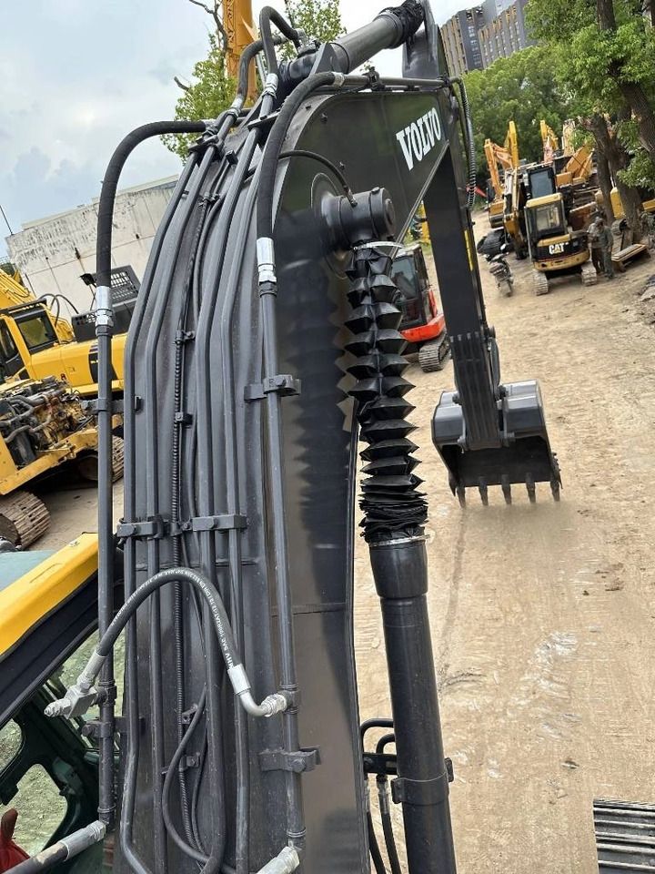 2023 Volvo EC210D crawler excavator boom and bucket view 2023 Volvo EC210D crawler excavator boom and bucket view