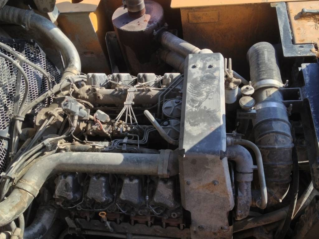 2004 Liebherr R974B HD crawler excavator engine bay view 2004 Liebherr R974B HD crawler excavator engine bay view