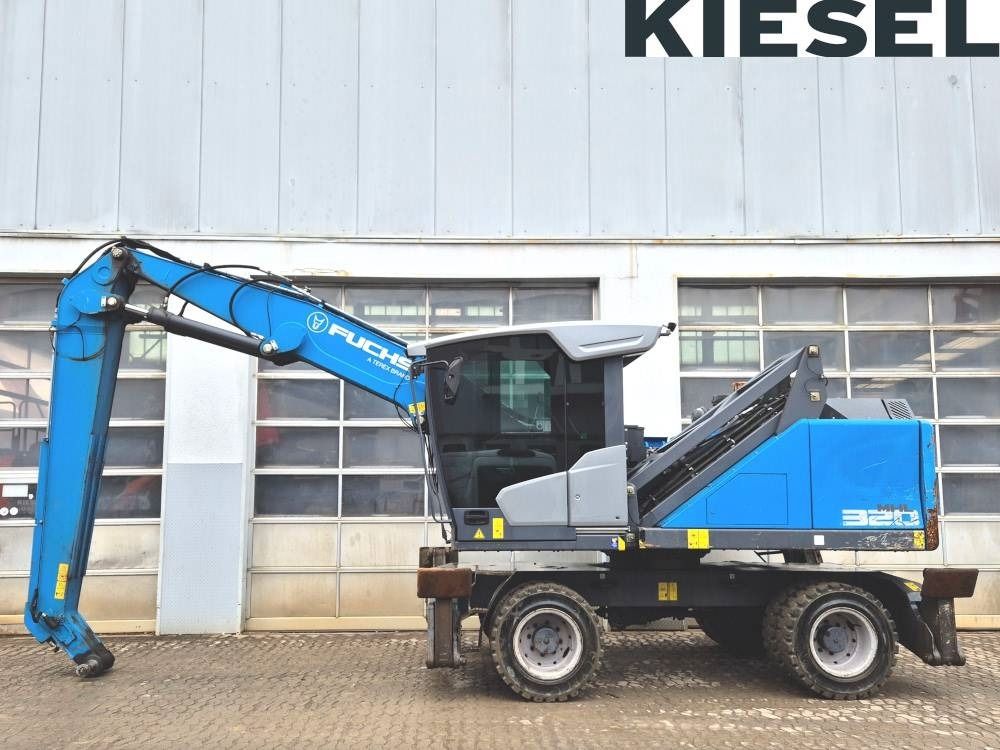 2020 Fuchs MHL320F material handler, side view 2020 Fuchs MHL320F material handler, side view
