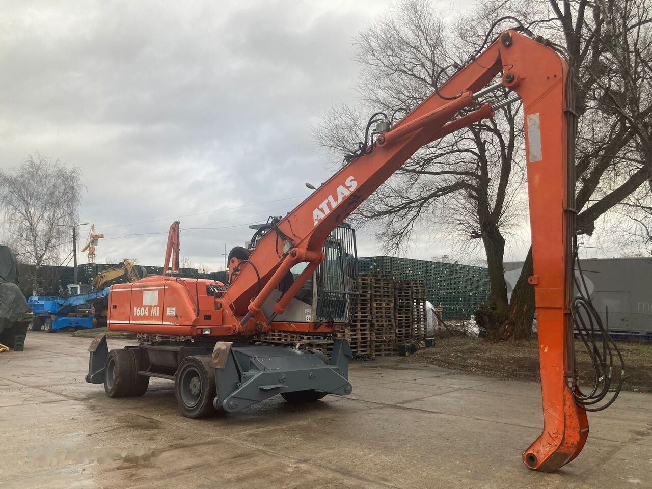 2005 Atlas 1604 MI material handler, side view 2005 Atlas 1604 MI material handler, side view