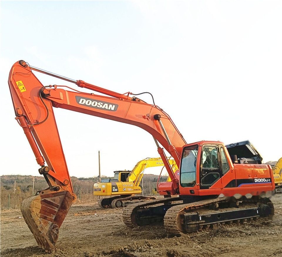 2017 Doosan DH300LC-7 crawler excavator, side profile view 2017 Doosan DH300LC-7 crawler excavator, side profile view