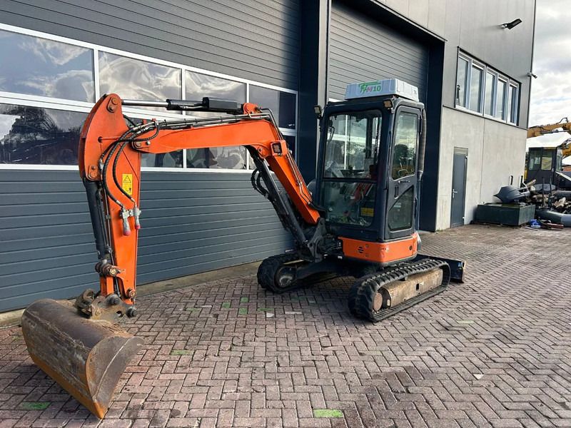 2016 Hitachi ZX38U-5A CLR mini excavator, side view 2016 Hitachi ZX38U-5A CLR mini excavator, side view