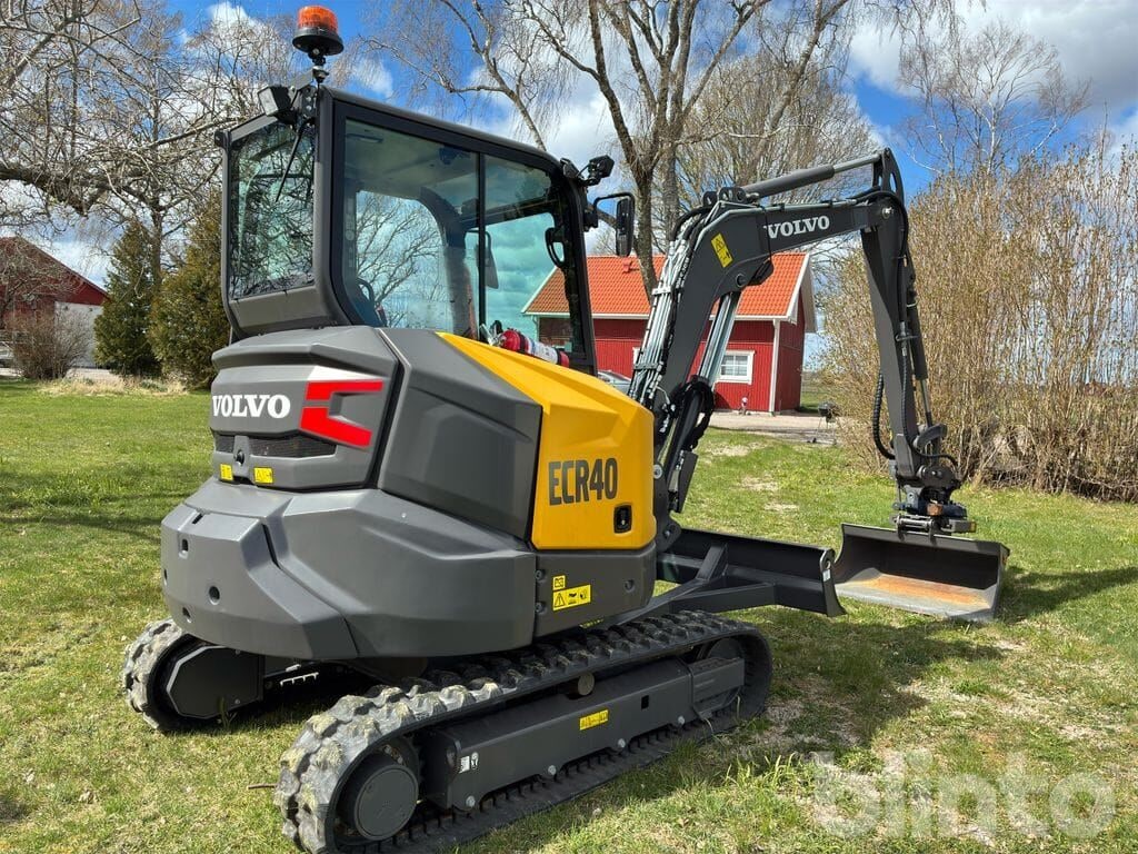 2024 Volvo ECR40F mini excavator, rear three-quarter view 2024 Volvo ECR40F mini excavator, rear three-quarter view