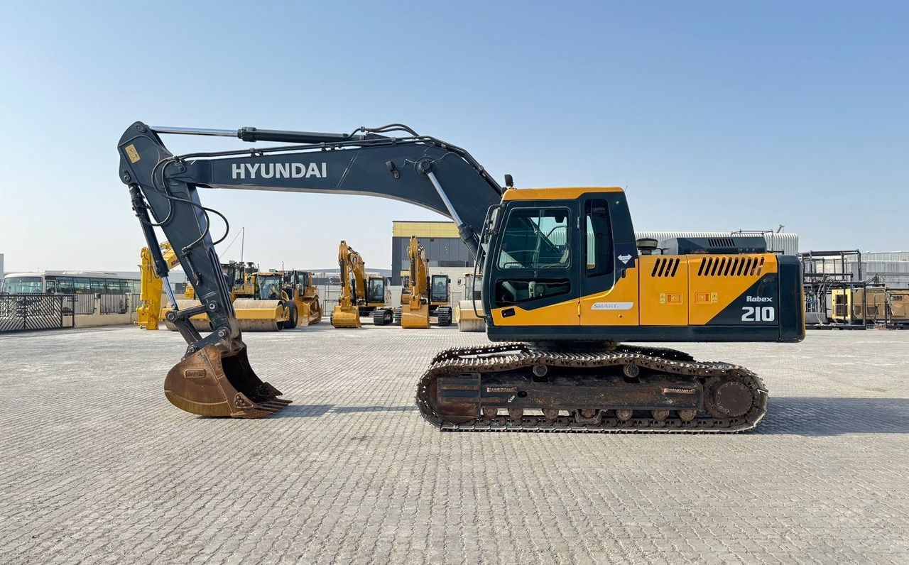 2019 Hyundai R210 Robex crawler excavator, side view 2019 Hyundai R210 Robex crawler excavator, side view
