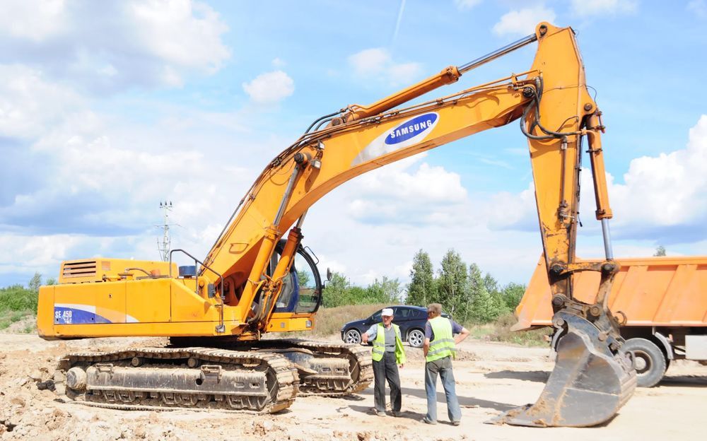 Samsung SE 450 LC crawler excavator side view Samsung SE 450 LC crawler excavator side view