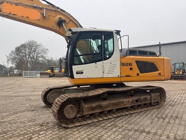 2014 Liebherr R926 LC crawler excavator side view 2014 Liebherr R926 LC crawler excavator side view