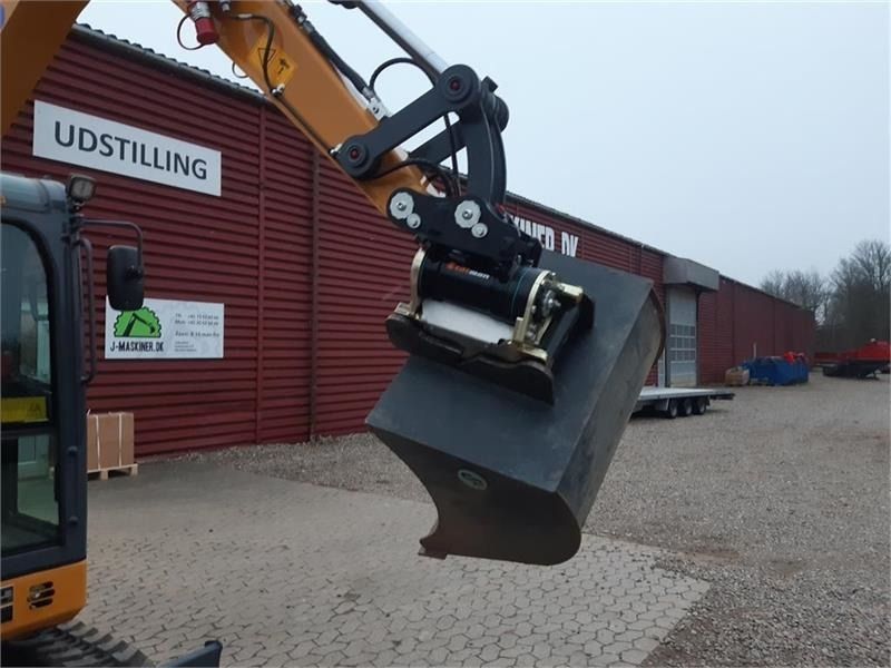 XCMG XE27E Mini Excavator boom and bucket attachment