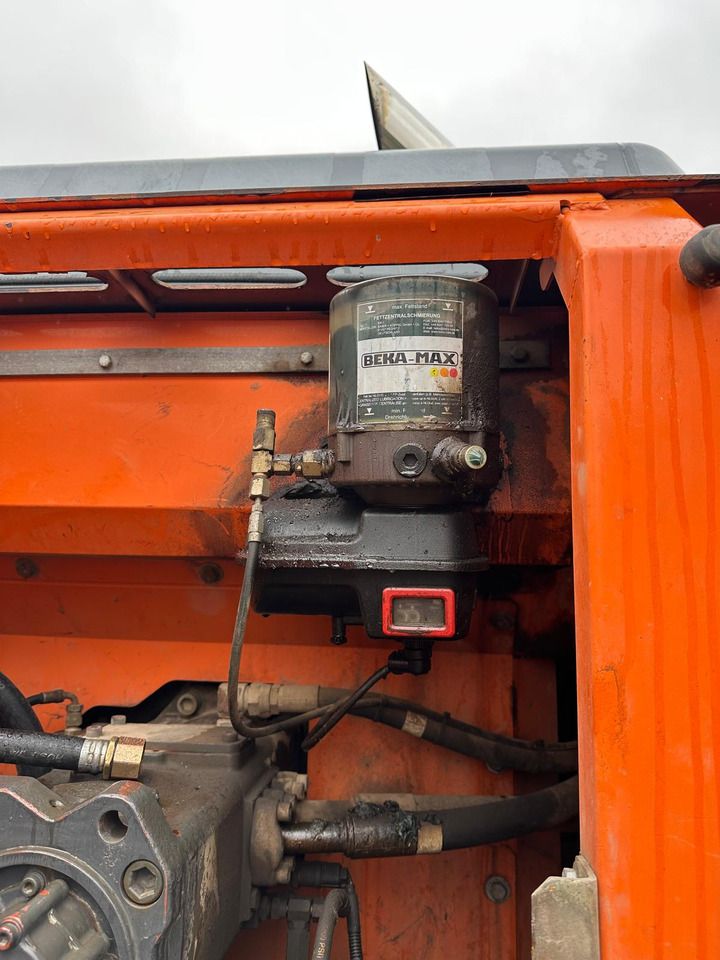 2009 Doosan DX255LC crawler excavator BEKA-MAX lubrication system detail