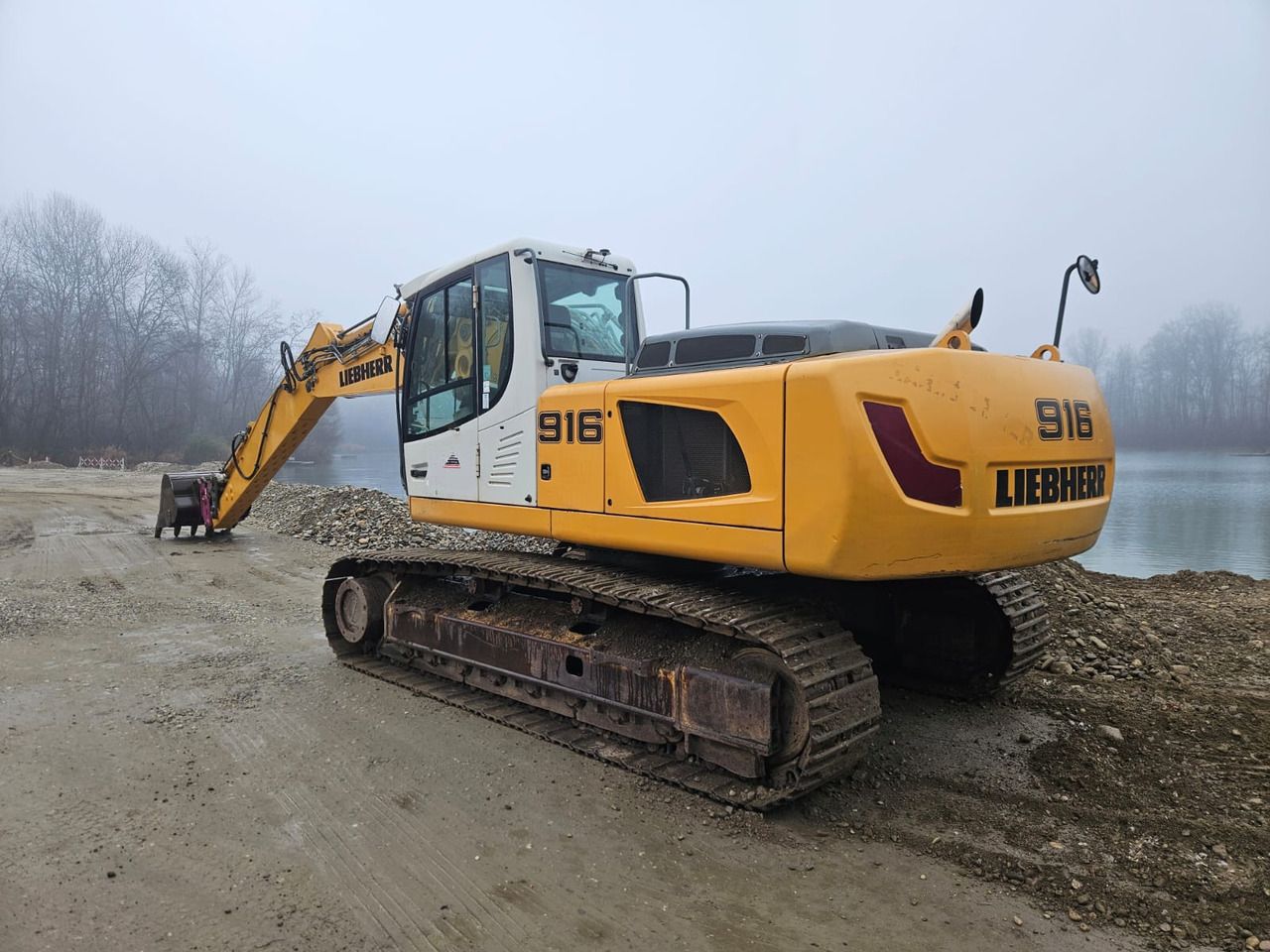 2010 Liebherr R916 LC LITRONIC crawler excavator, rear three-quarter view