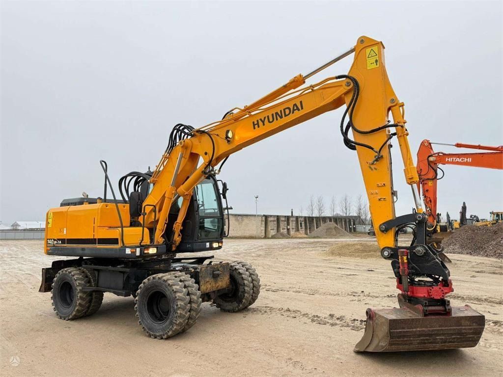 2008 Hyundai 140W-7A wheel excavator, side view 2008 Hyundai 140W-7A wheel excavator, side view