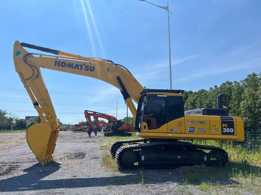 2025 Komatsu PC300 crawler excavator, side profile view