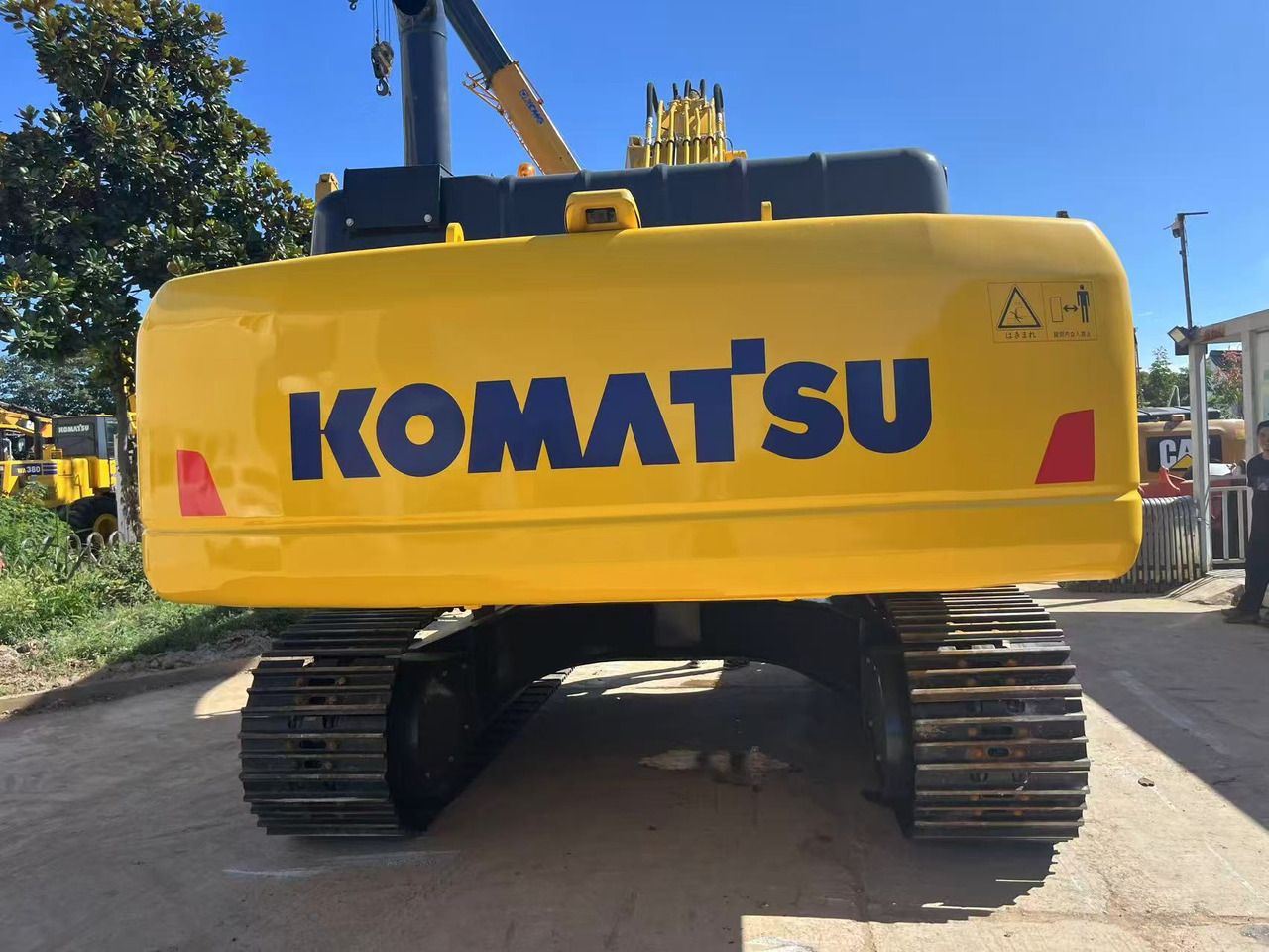 2022 Komatsu PC350 crawler excavator rear view 2022 Komatsu PC350 crawler excavator rear view