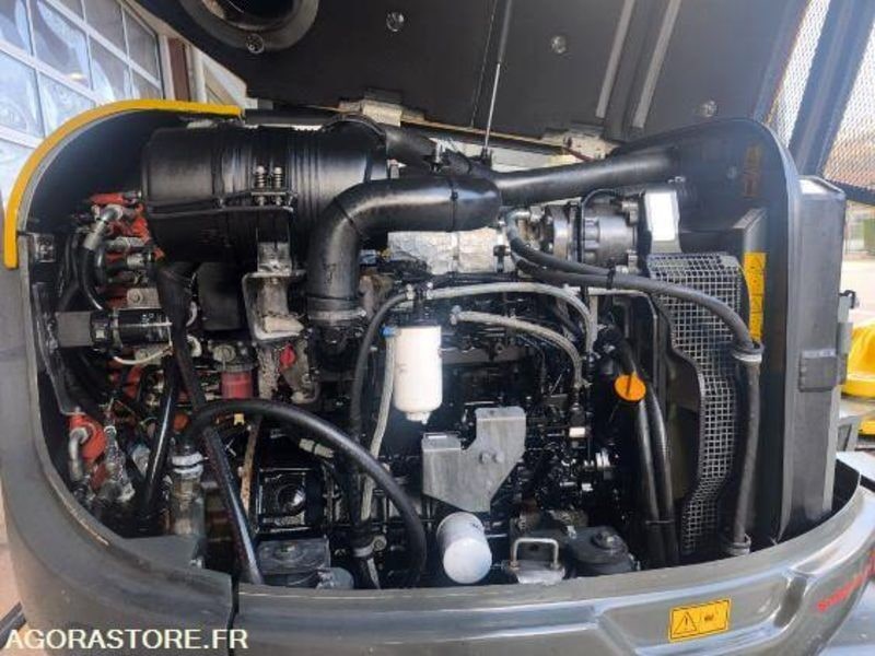 2012 Wacker Neuson 6503-2 wheel excavator engine compartment view 2012 Wacker Neuson 6503-2 wheel excavator engine compartment view