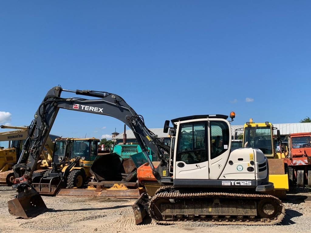 2016 Terex TC 125 crawler excavator side view 2016 Terex TC 125 crawler excavator side view