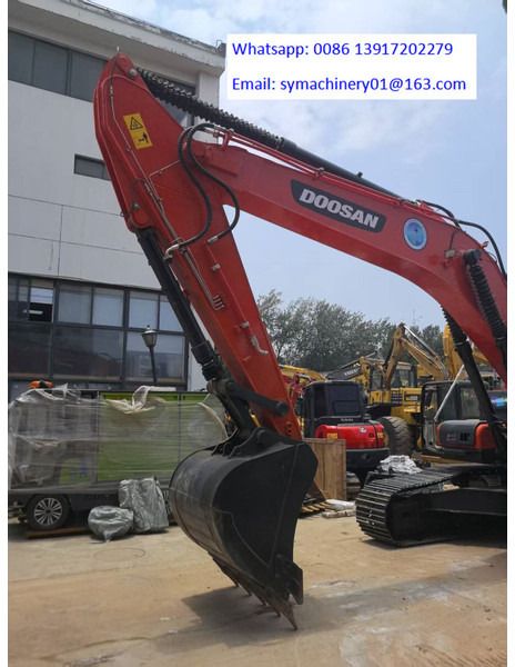2024 Doosan DX300LC-9C crawler excavator boom and bucket view