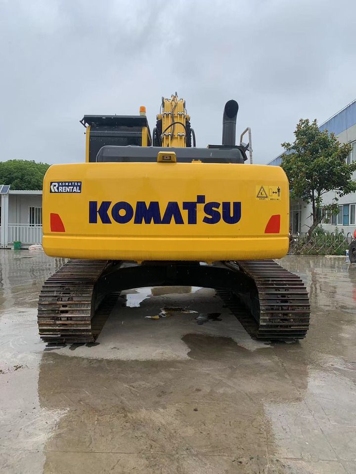 2021 Komatsu PC240 crawler excavator rear view 2021 Komatsu PC240 crawler excavator rear view