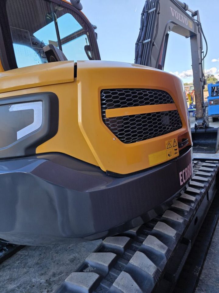 2020 Volvo ECR88D mini excavator rear view 2020 Volvo ECR88D mini excavator rear view