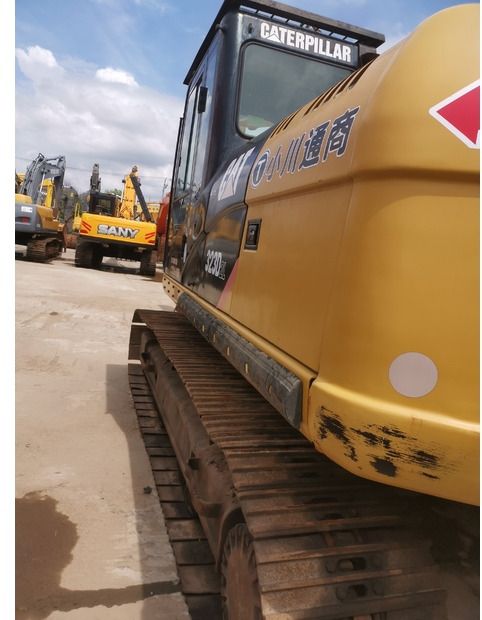 2020 Caterpillar 323D2L crawler excavator side view