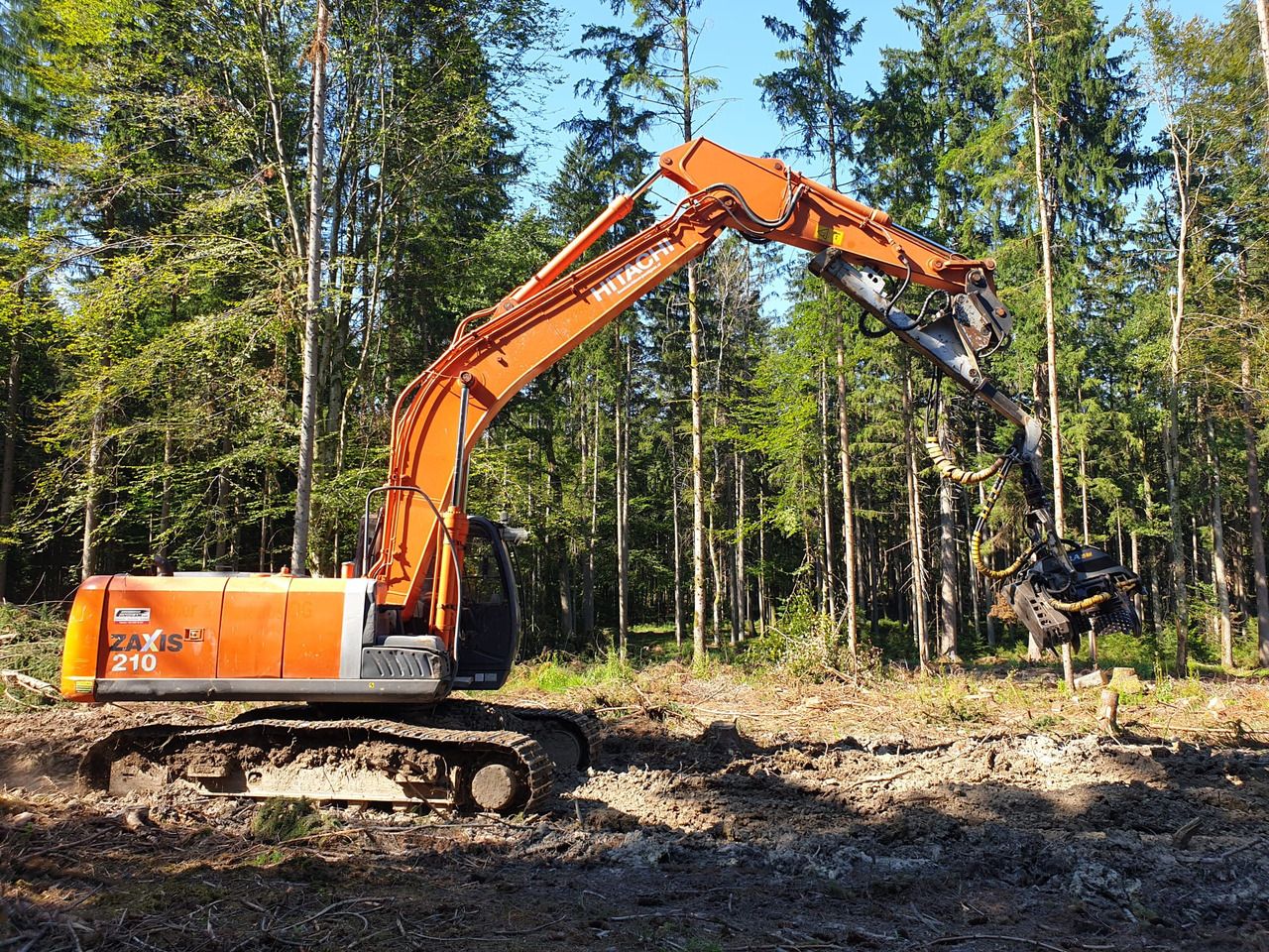 2007 Hitachi Zaxis 210 crawler excavator side view 2007 Hitachi Zaxis 210 crawler excavator side view
