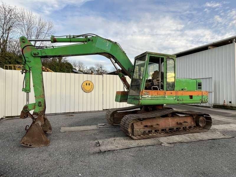 1985 Poclain 90 crawler excavator, side view